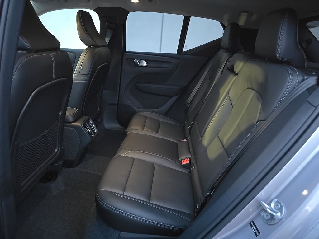 2026 Volvo XC40 Ultra - Photo 8