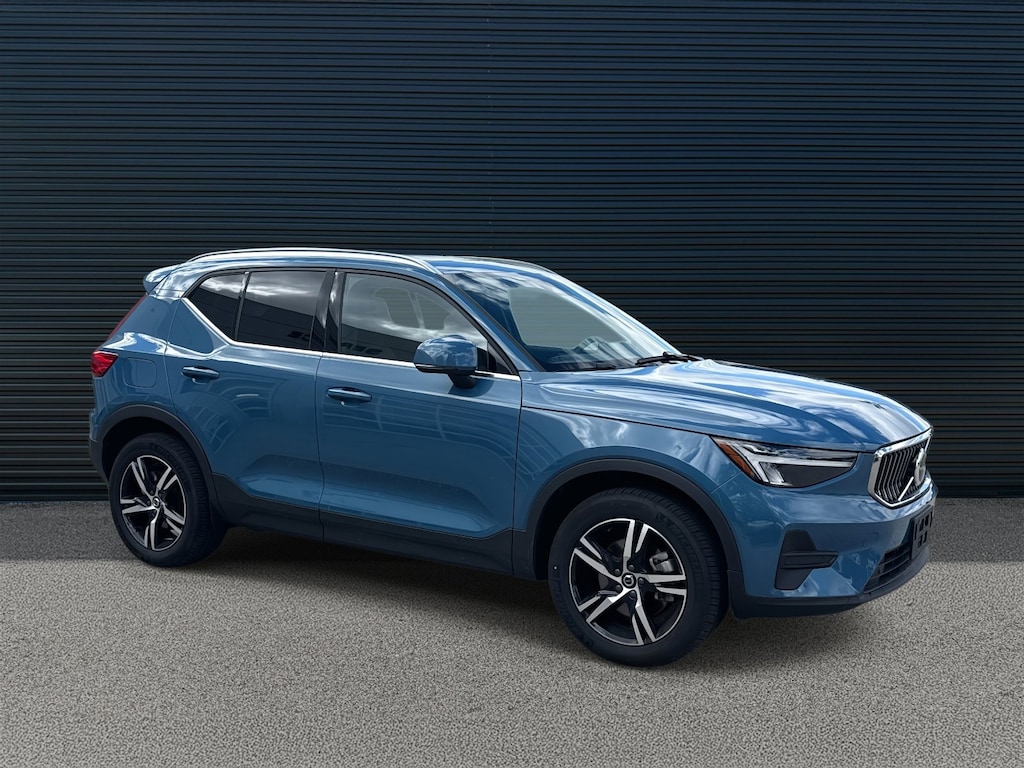 Certified 2025 Volvo XC40 Core Bright Theme B5 AWD Core Bright Theme