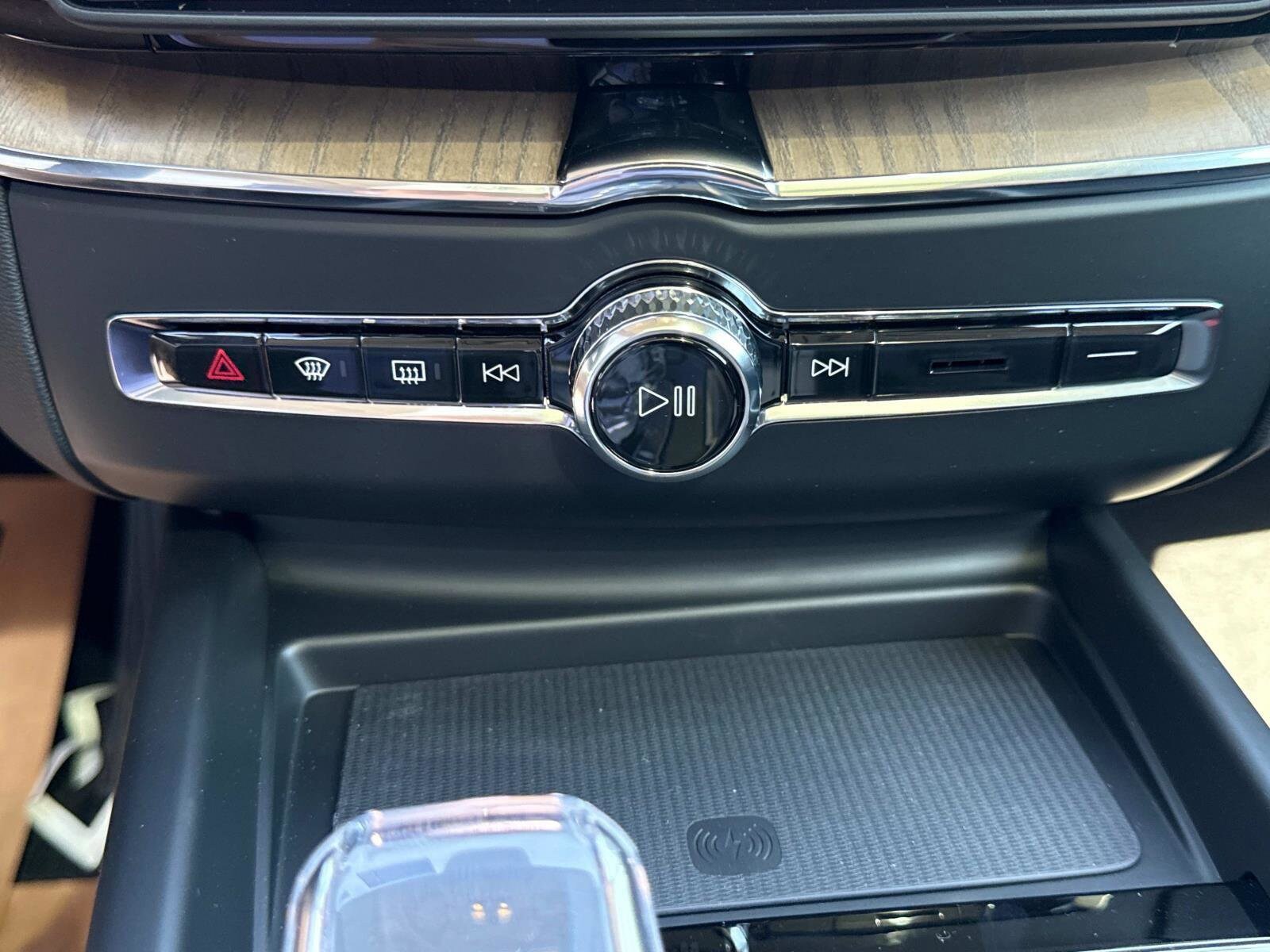 2026 Volvo XC60 Plus - Photo 26