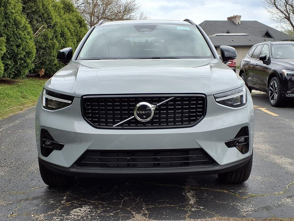 New 2026 Volvo XC40 B5 Plus SUV