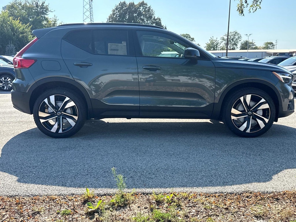 New 2026 Volvo XC40 B5 Ultra SUV