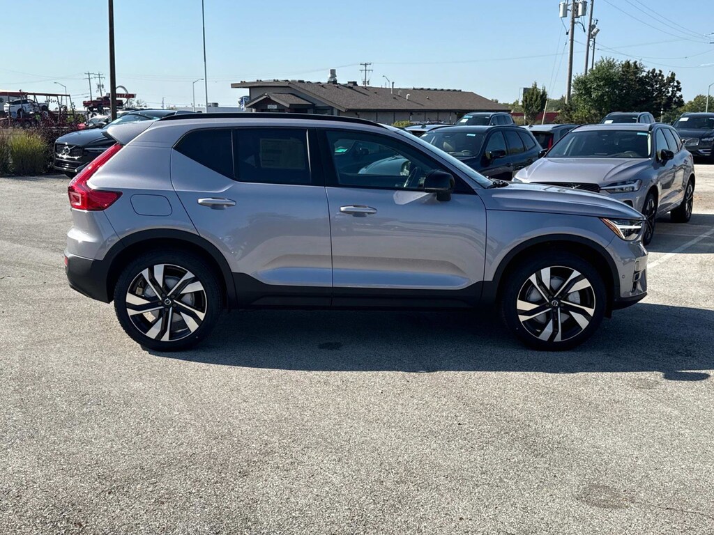 New 2026 Volvo XC40 B5 Ultra SUV