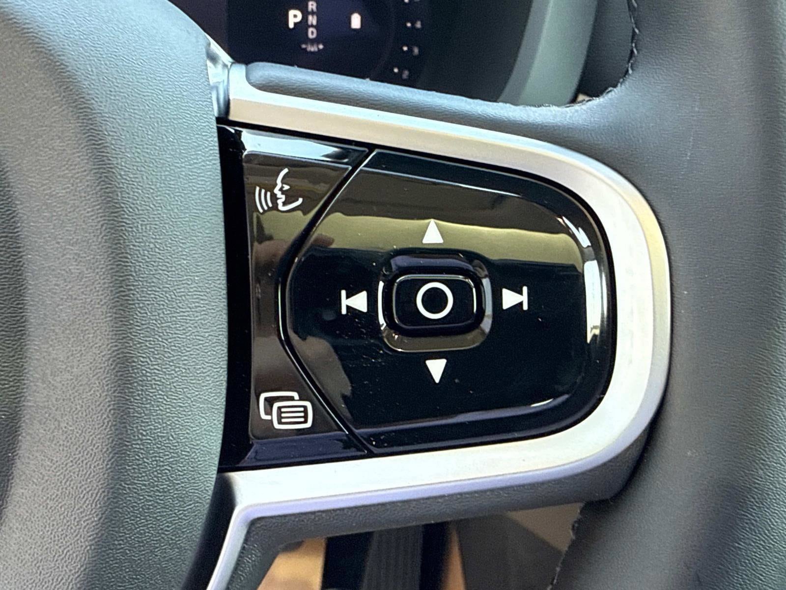 2026 Volvo XC60 Plus - Photo 30