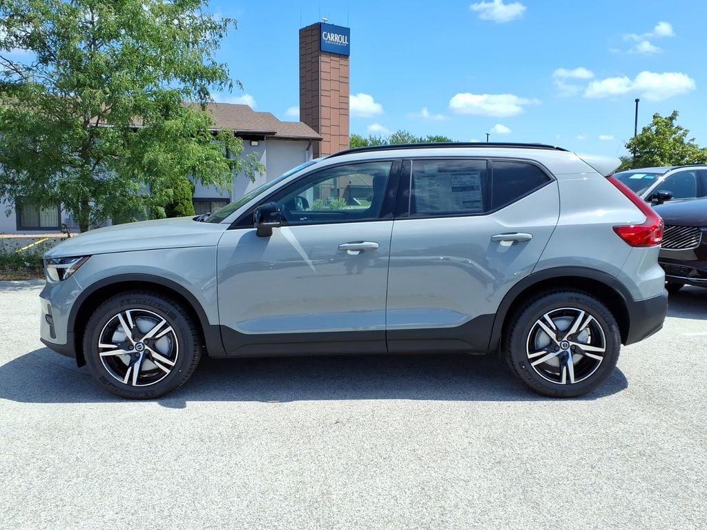 New 2026 Volvo XC40 B5 Core SUV
