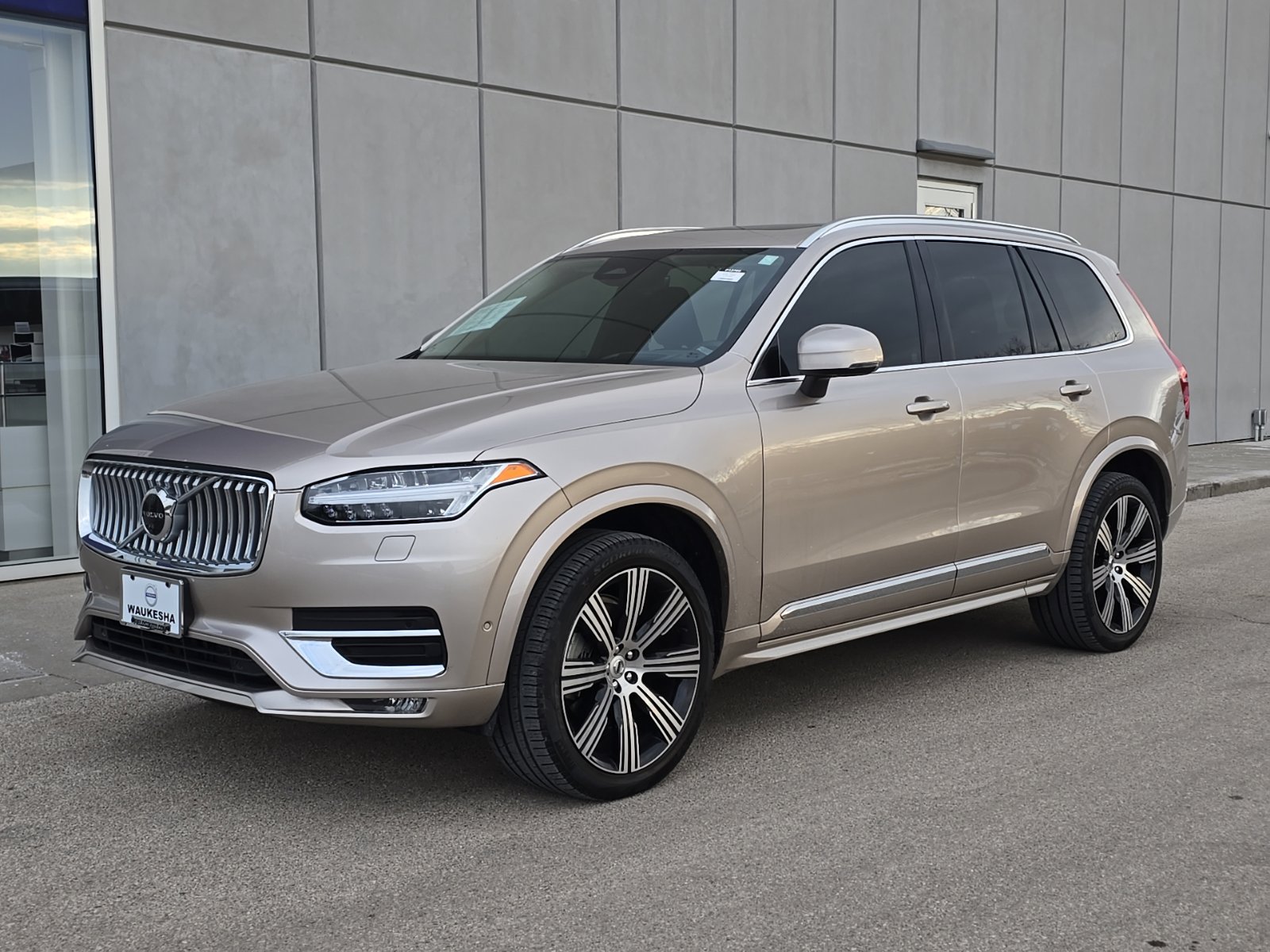 2023 Volvo XC90 B6 Ultimate Bright Theme 6-Passenger AWD