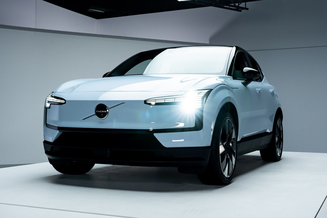 2024-volvo-EX30-stoic.jpg
