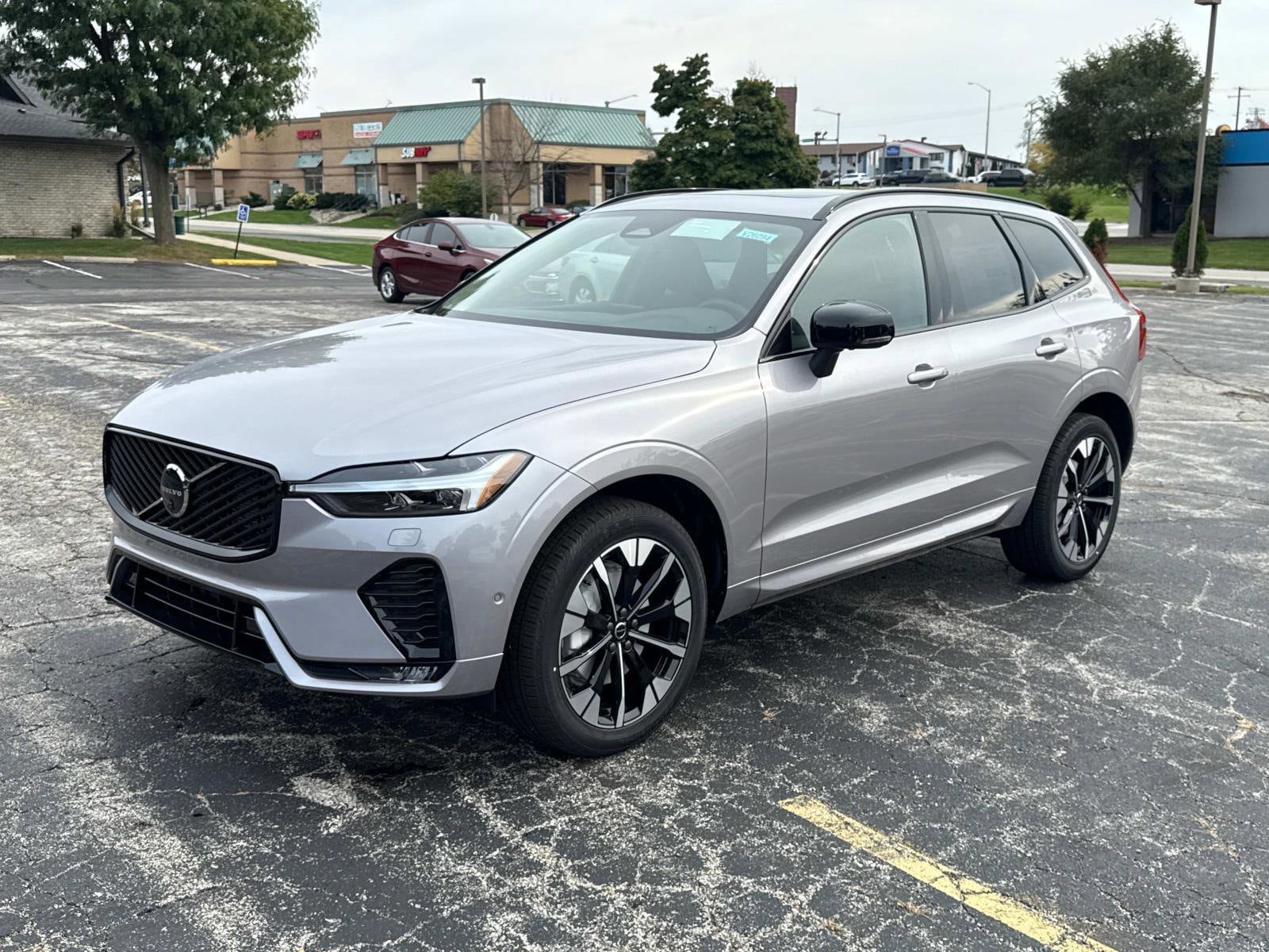 2026 Volvo XC60 Plus's photo