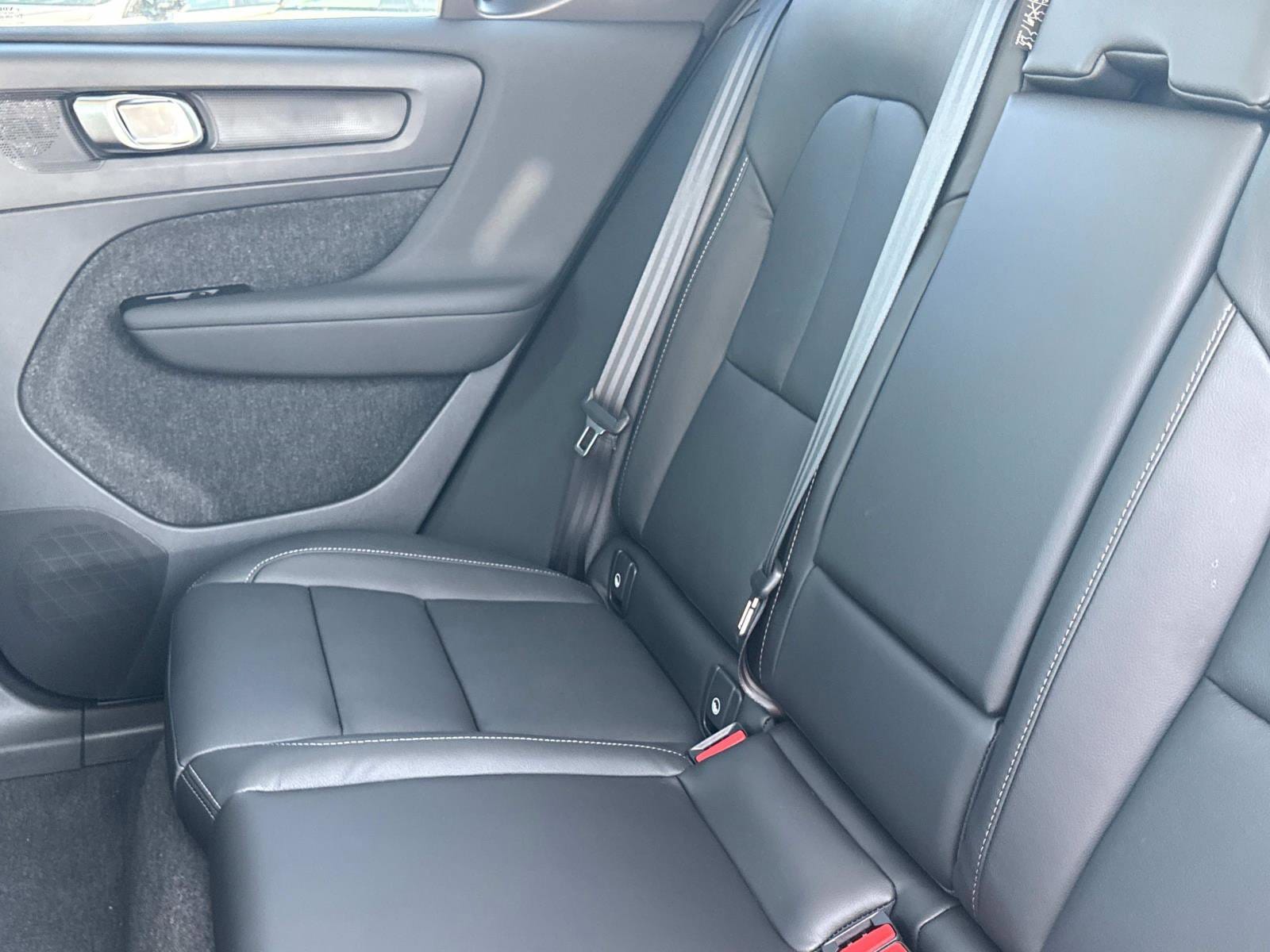 2026 Volvo XC40 Plus - Photo 13