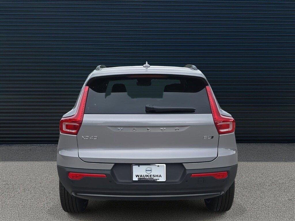 New 2026 Volvo XC40 B5 Ultra SUV