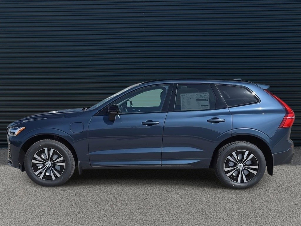 Used 2025 Volvo XC60 plug-in hybrid T8 Core SUV