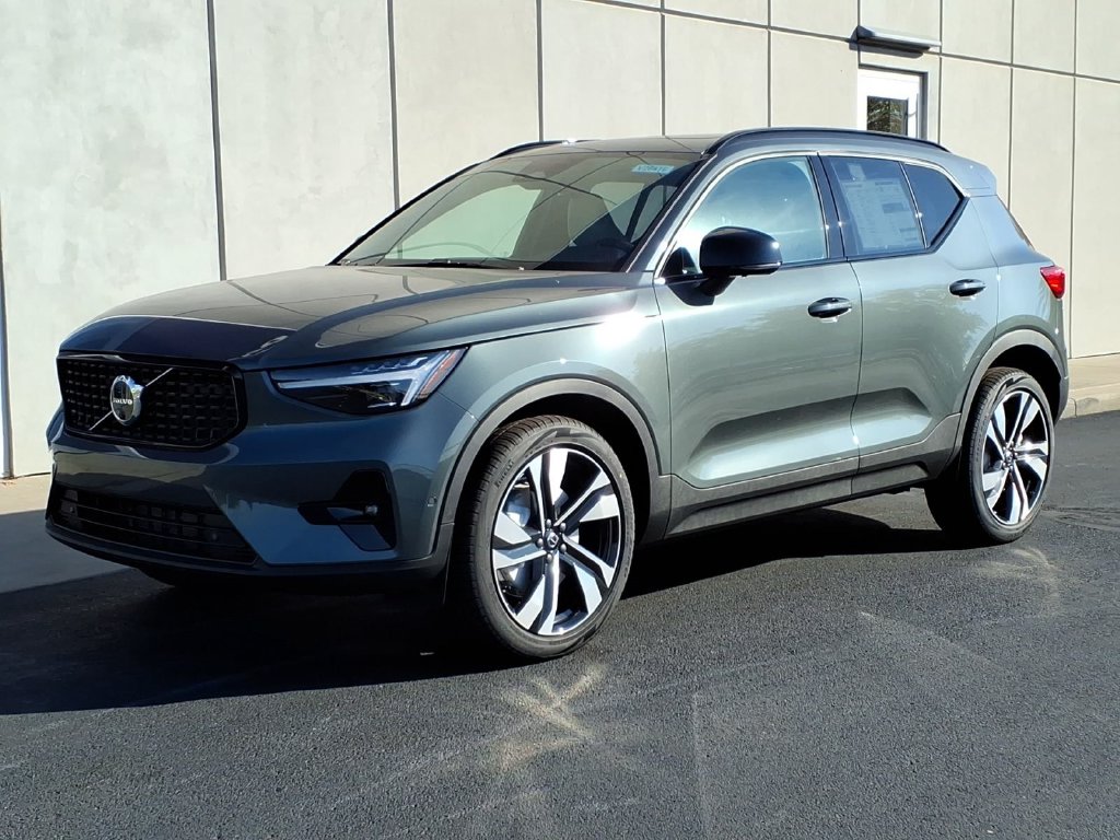 2026 Volvo XC40