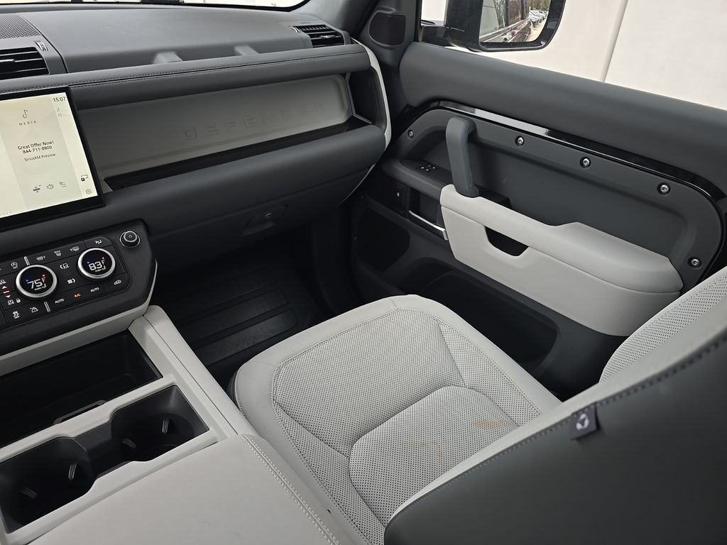 2025 Land Rover Defender S - Photo 22