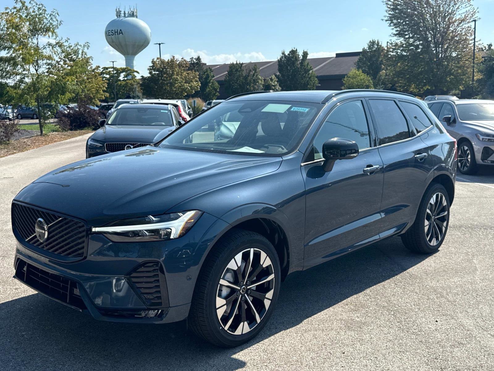 2026 Volvo XC60 Plus's photo