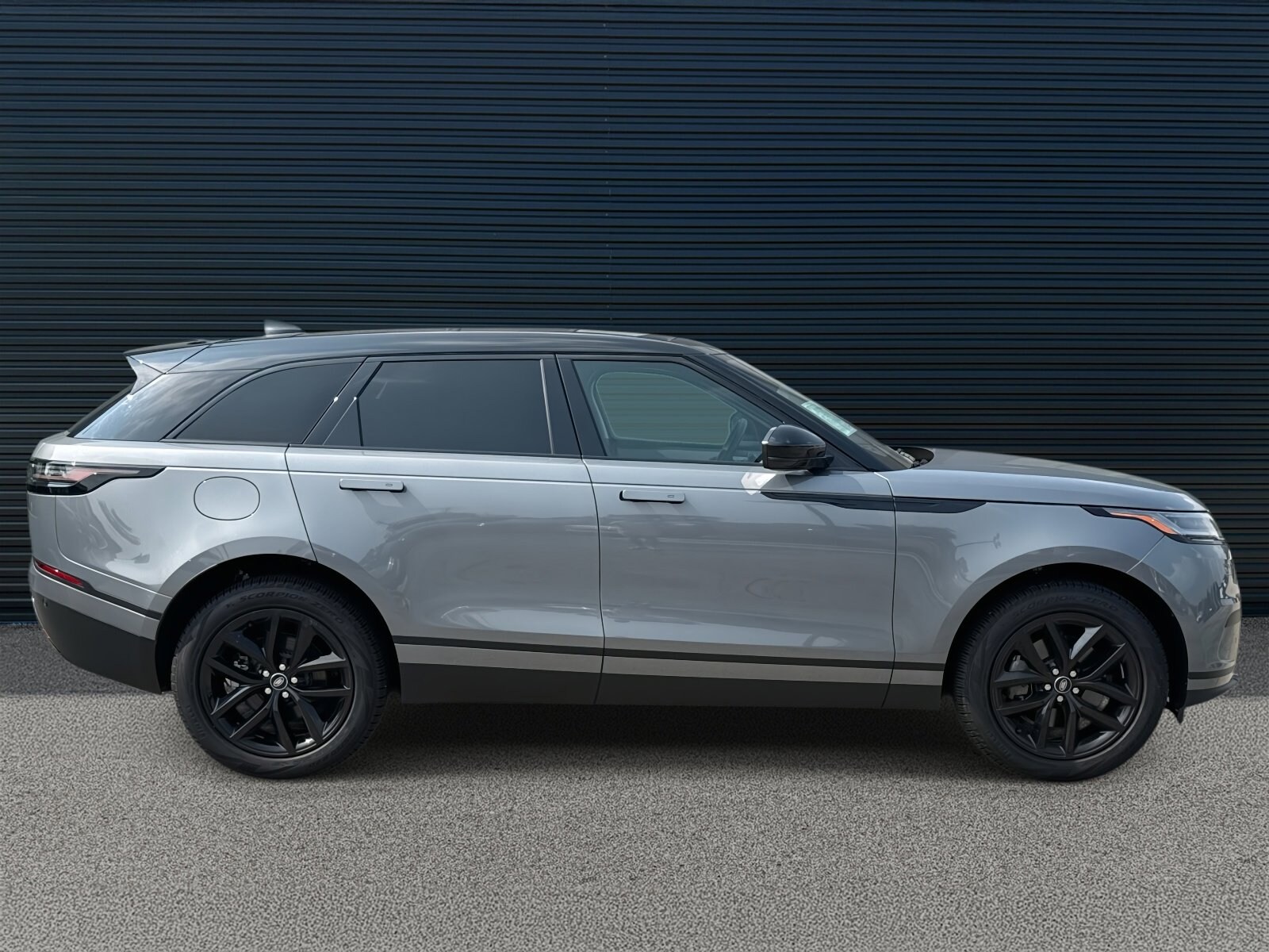 2024 Land Rover Range Rover Velar P250 S photo 2