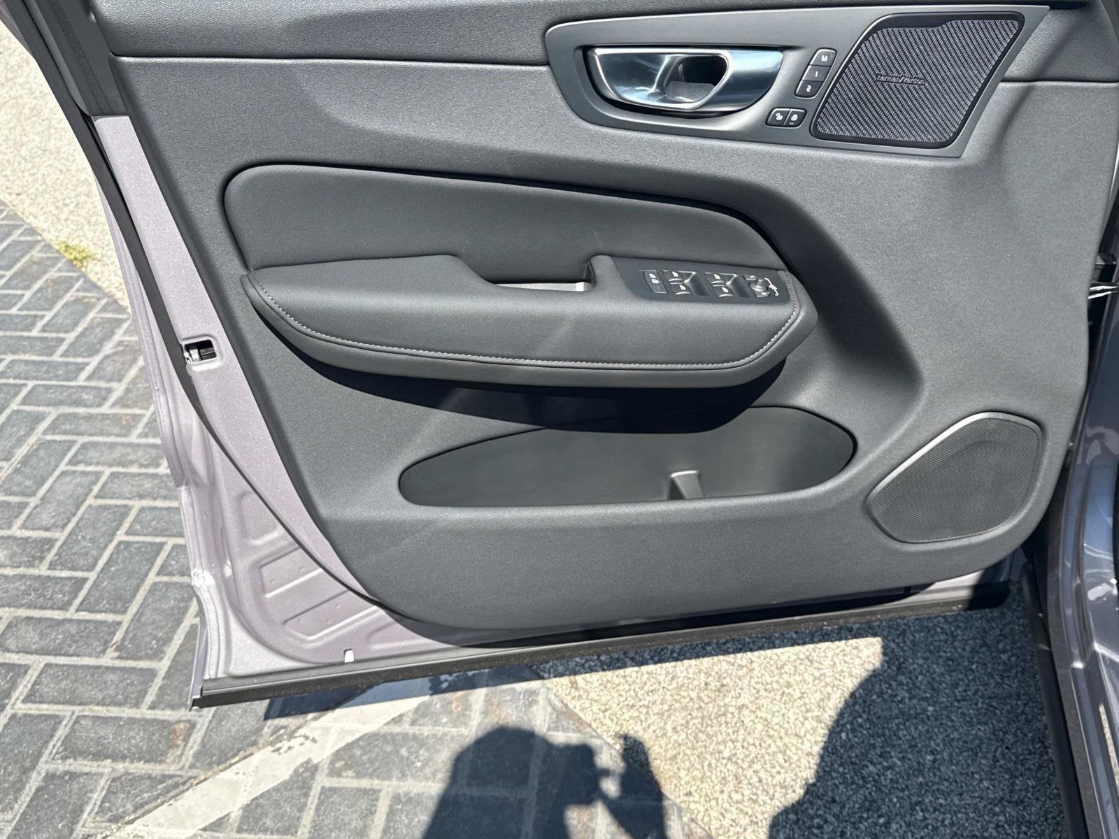 2026 Volvo XC60 Plus - Photo 18
