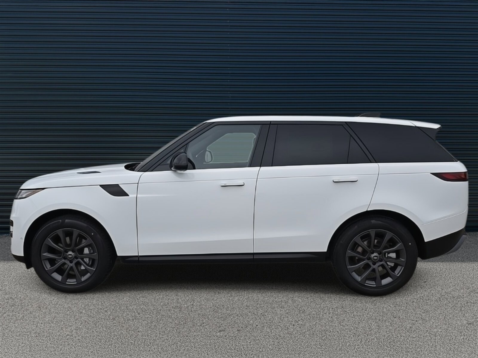 2025 Land Rover Range Rover Sport P360 S photo 3