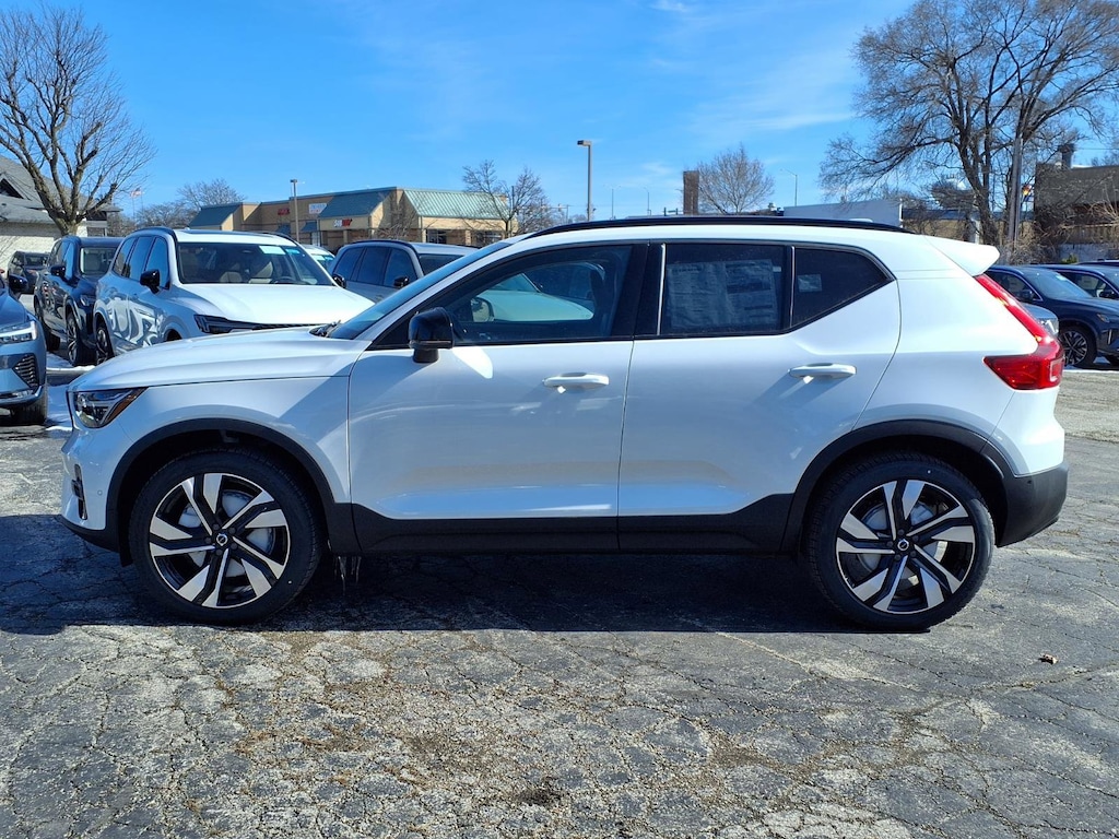 New 2026 Volvo XC40 B5 Ultra SUV