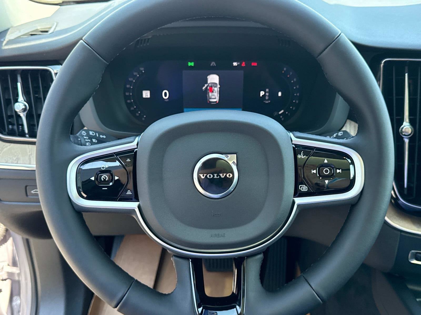 2026 Volvo XC60 Plus - Photo 29