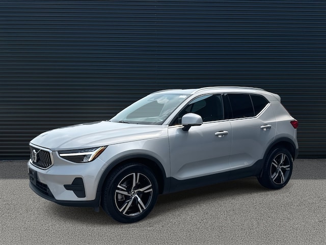 Featured used 2025 Volvo XC40 Core Bright Theme B5 AWD Core Bright Theme for sale in Waukesha, WI