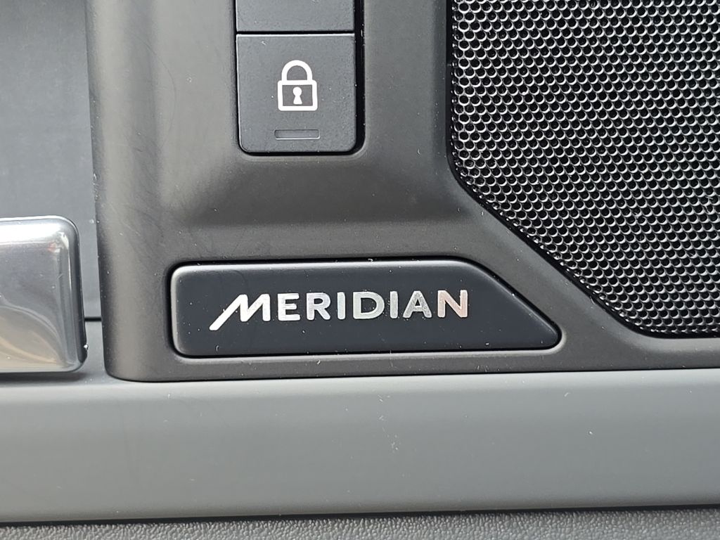 2025 Land Rover Defender S - Photo 12