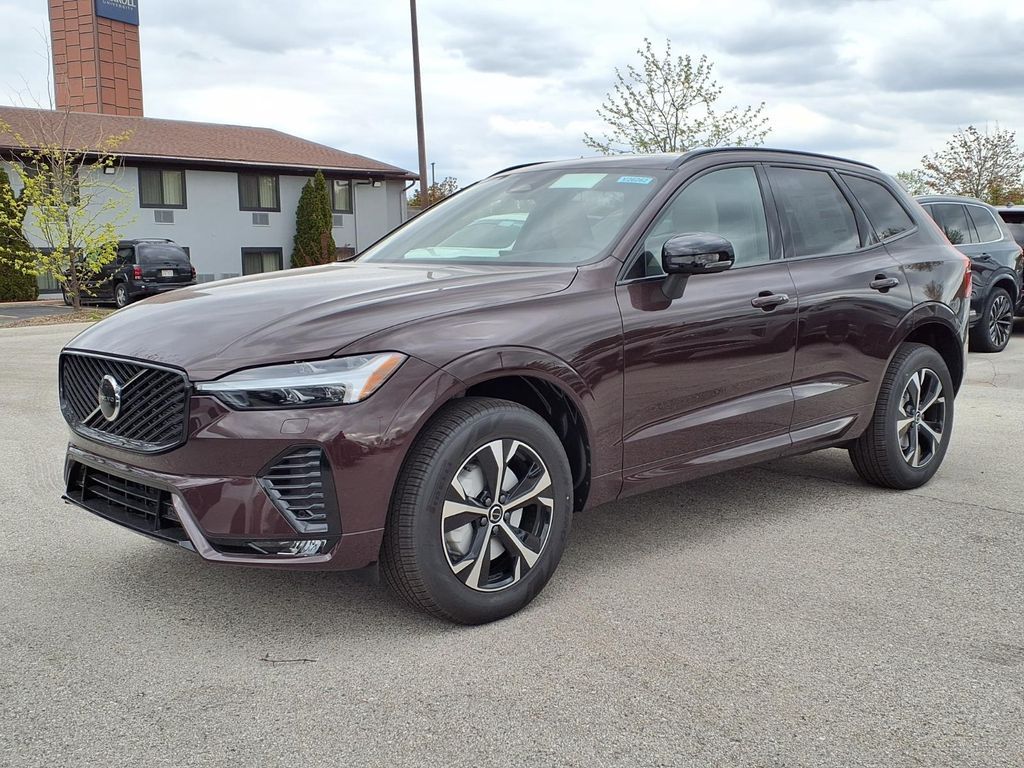 2026 Volvo XC60 B5 Core Dark AWD's photo