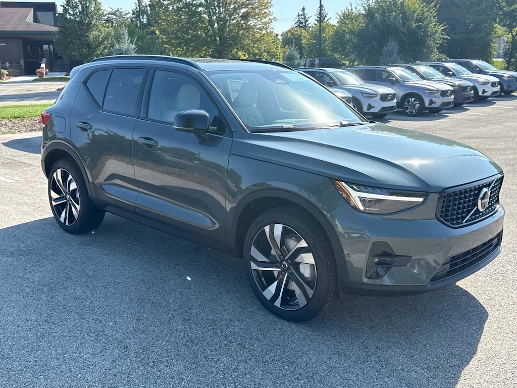 New 2026 Volvo XC40 B5 Ultra SUV