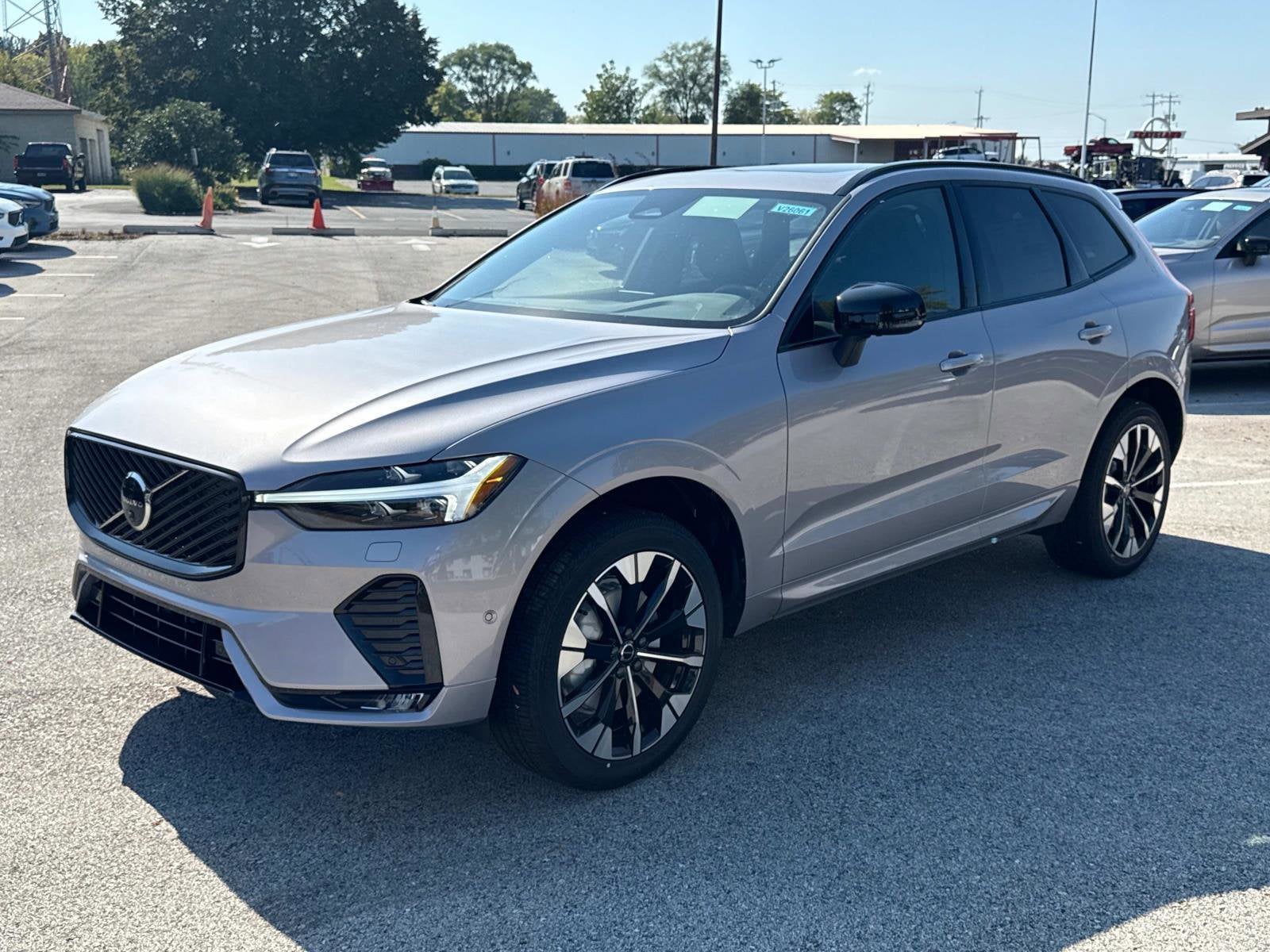 2026 Volvo XC60 Plus's photo