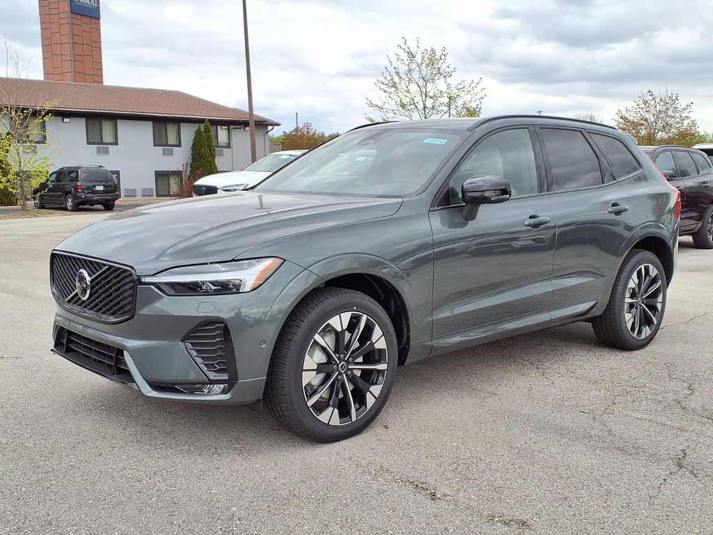 2026 Volvo XC60 B5 Plus Dark AWD's photo