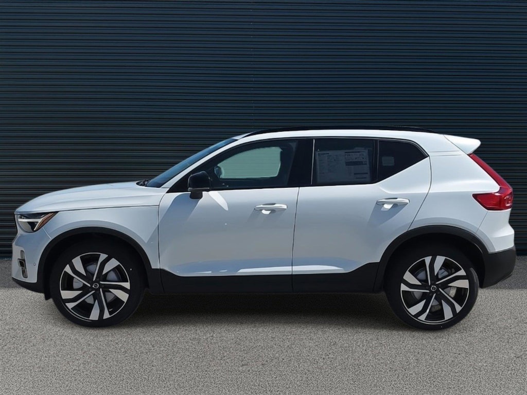 Certified 2025 Volvo XC40 B5 Ultra Dark Theme SUV