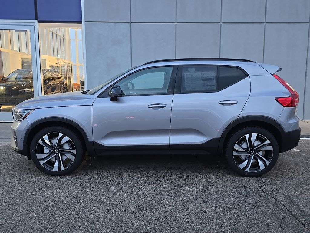 New 2026 Volvo XC40 B5 Ultra SUV