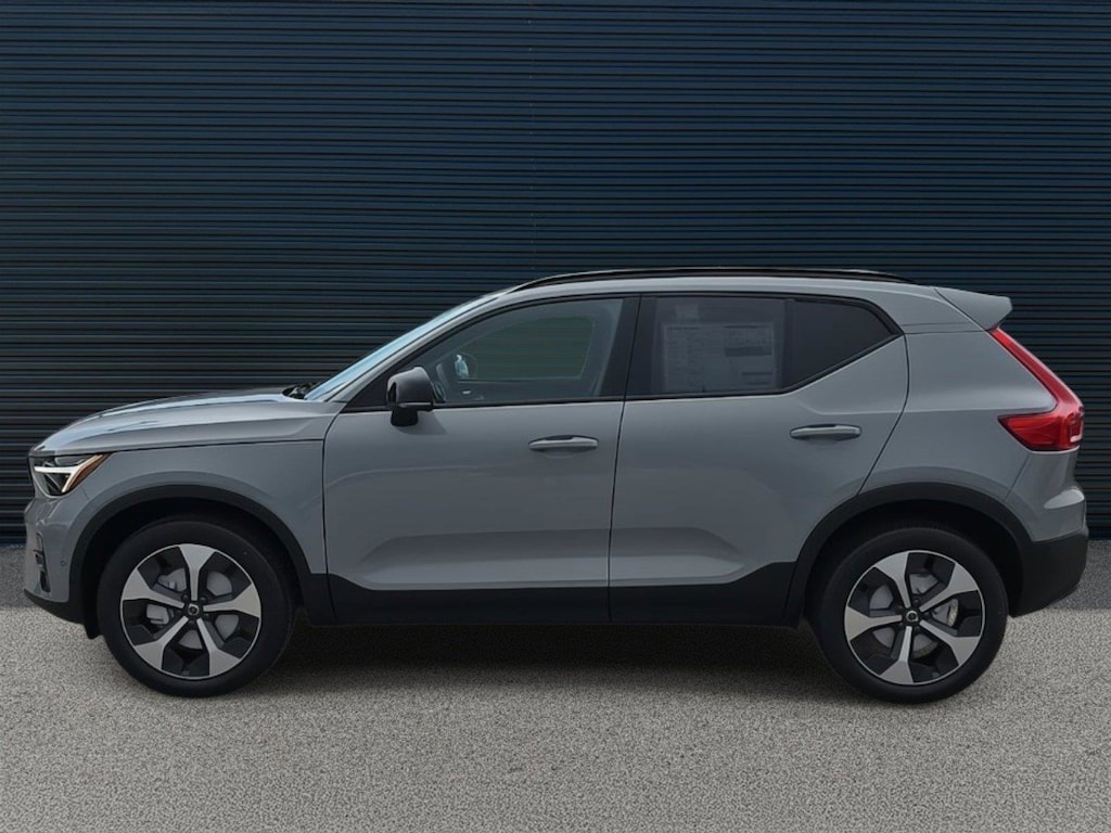 New 2026 Volvo XC40 B5 Plus SUV