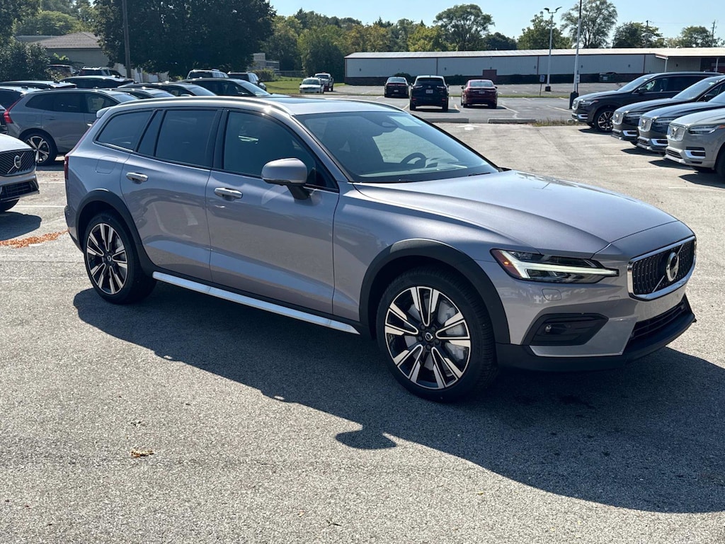 New 2026 Volvo V60 Cross Country B5 Ultra Wagon