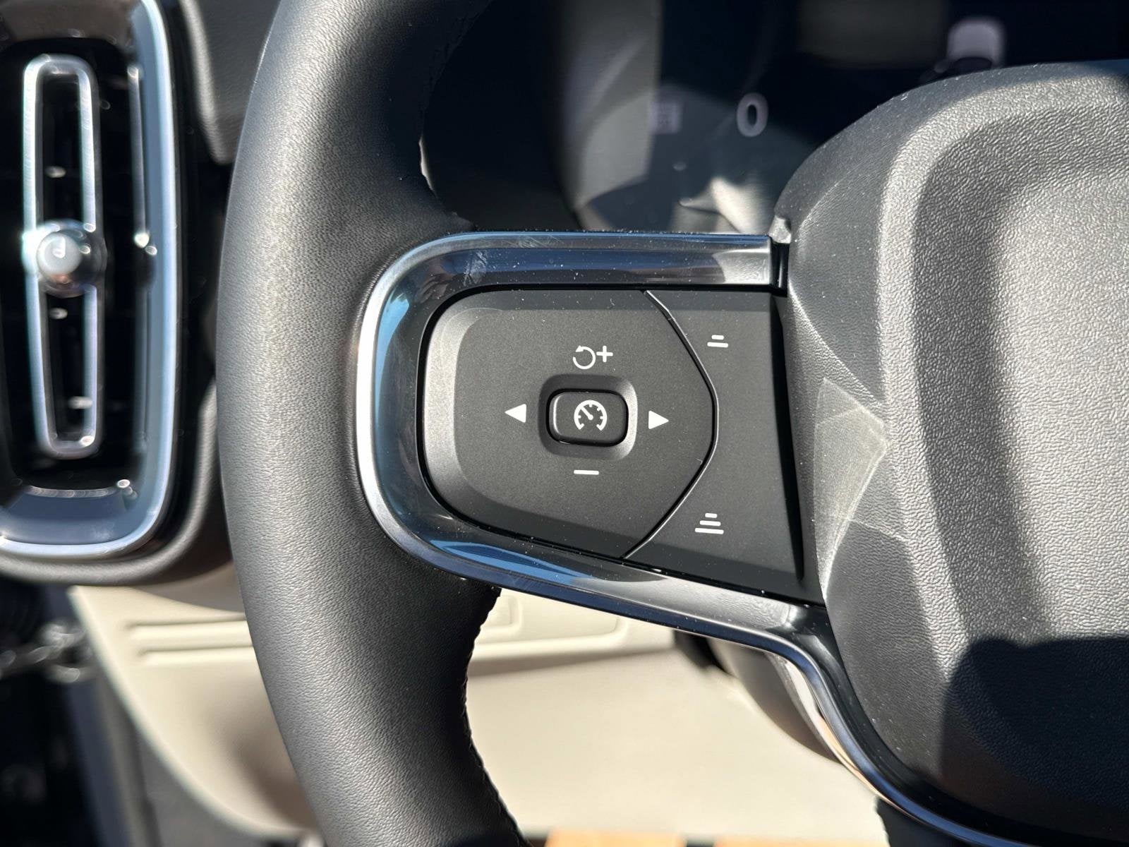 2026 Volvo XC40 Ultra - Photo 29