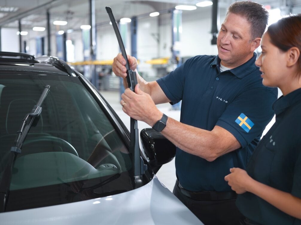 volv-wiper-change.jpg