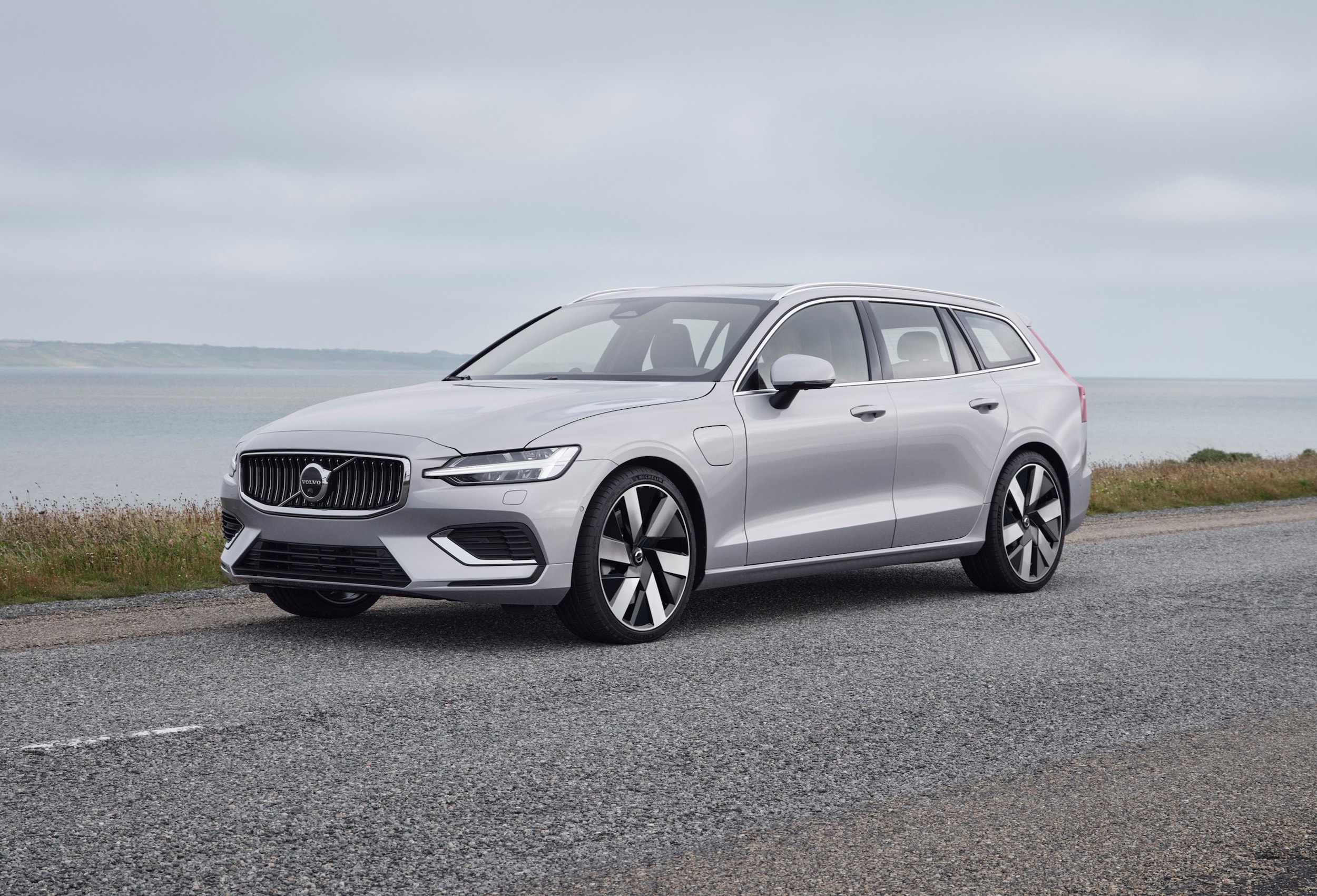 2025 Volvo V60 Cross Counry
