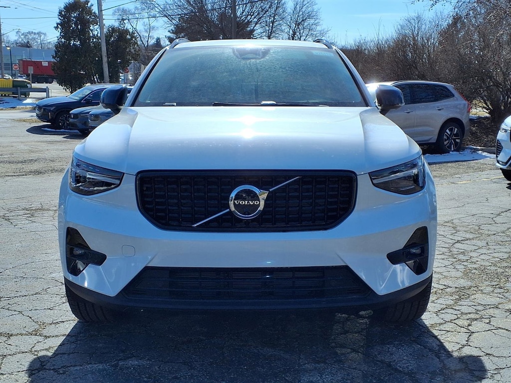 New 2026 Volvo XC40 B5 Ultra SUV