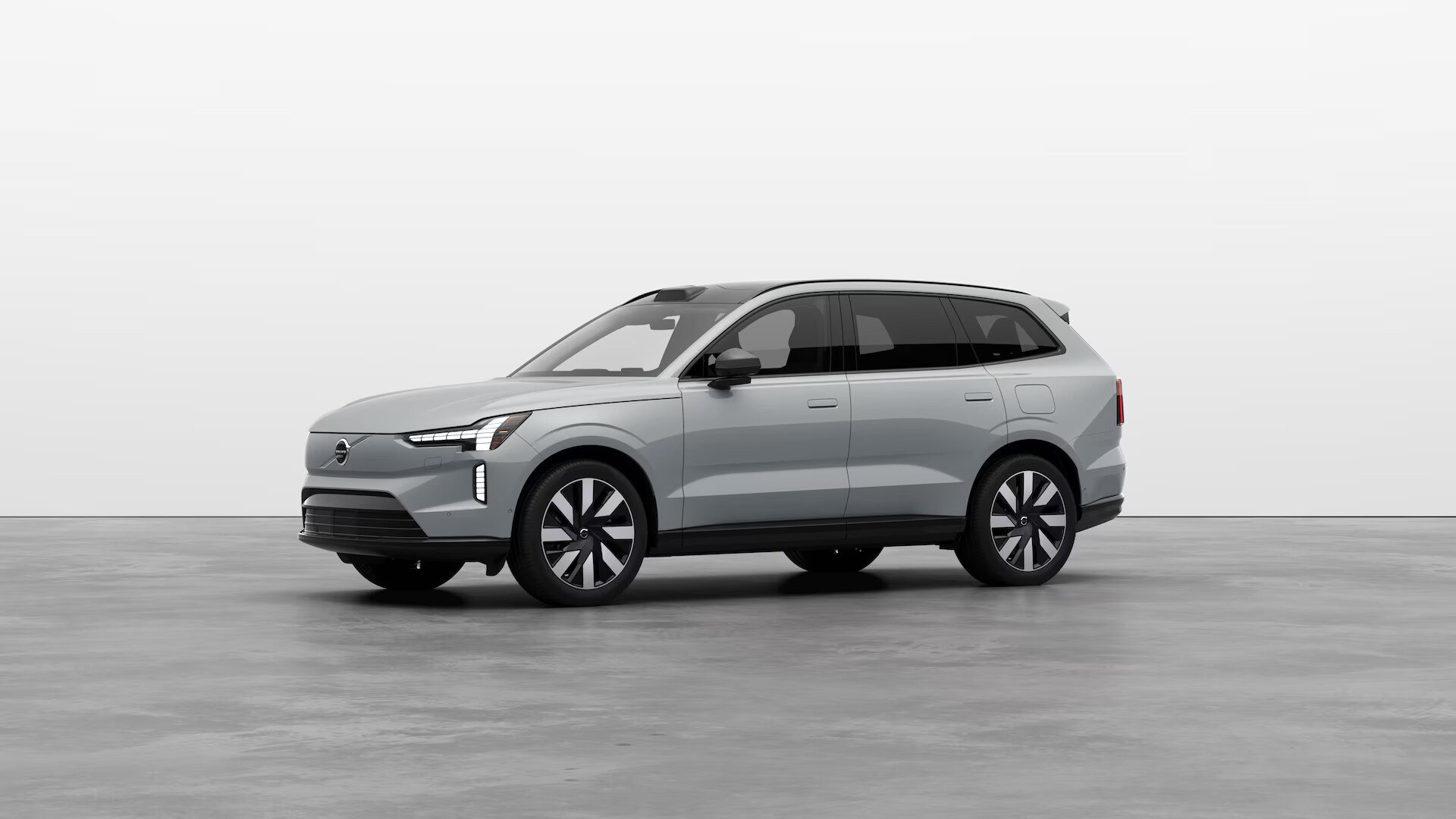 2024-volvo-ex-90-posed.png