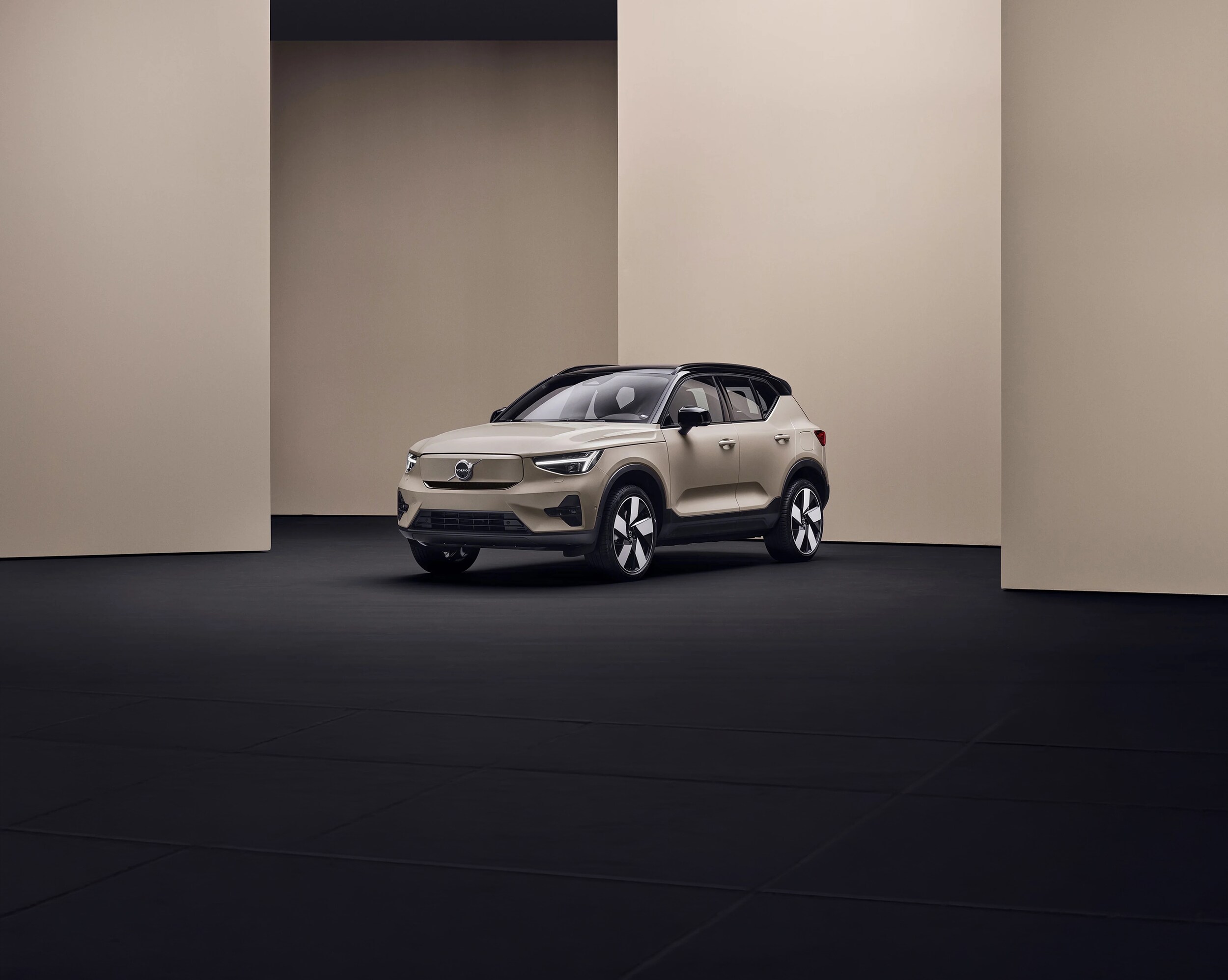 2026 Volvo EX40 EV