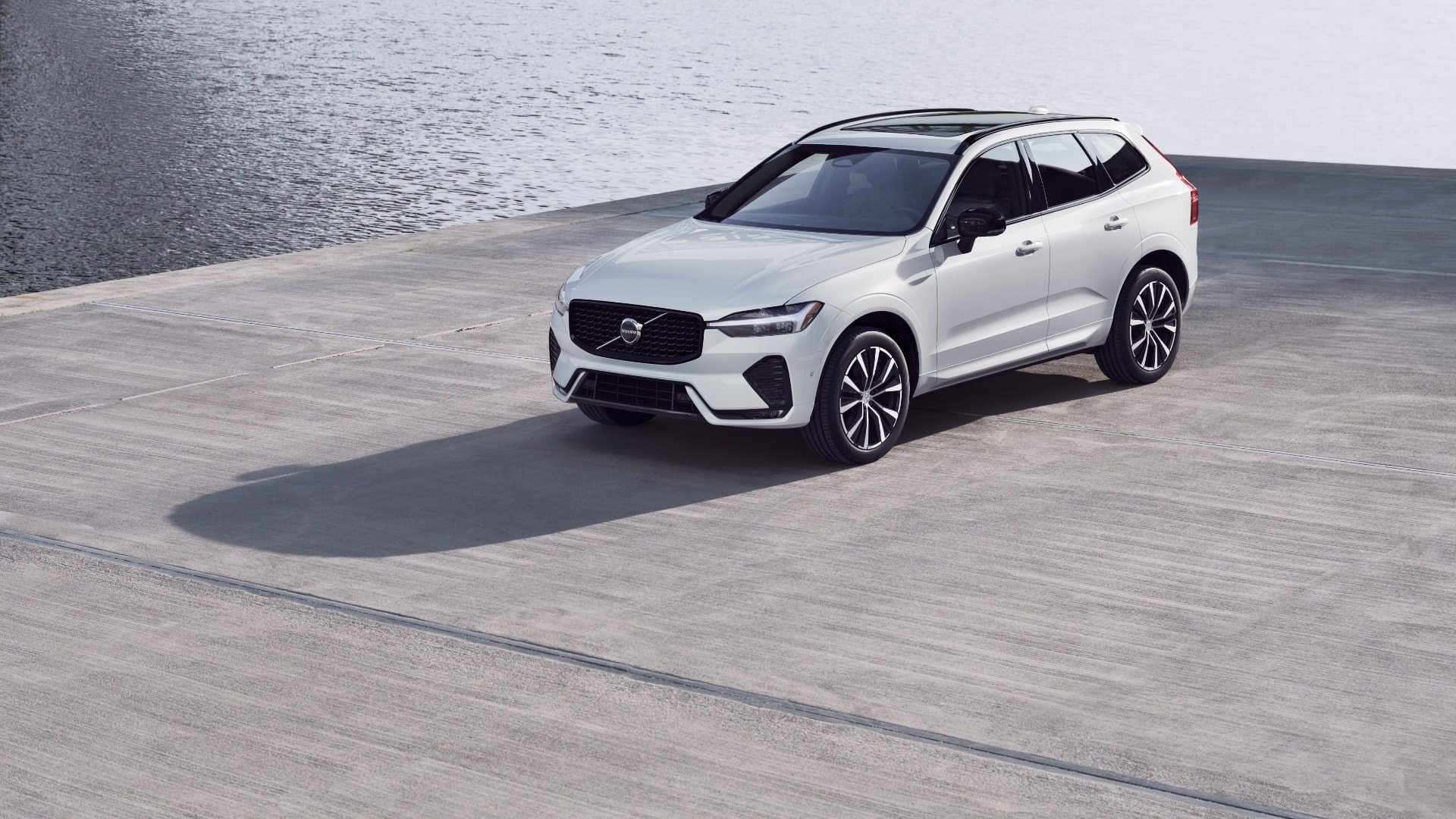 2025 Volvo XC60 White Outside