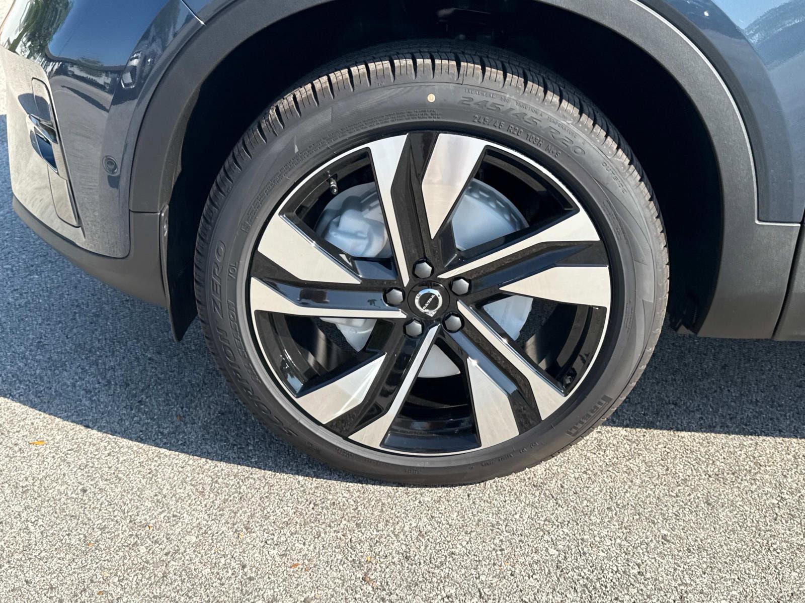 2026 Volvo XC40 Ultra - Photo 10