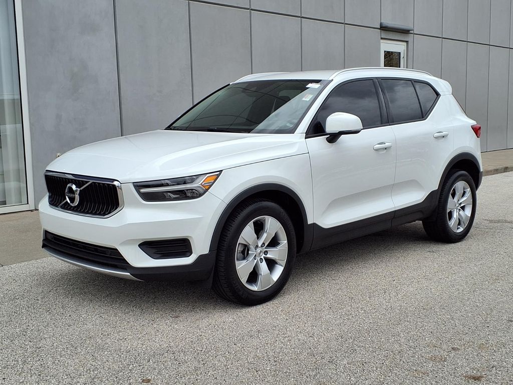 2020 Volvo XC40 Momentum