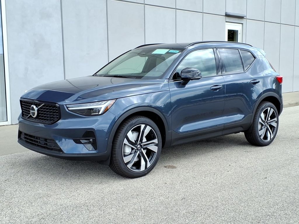 New 2026 Volvo XC40 B5 Ultra SUV