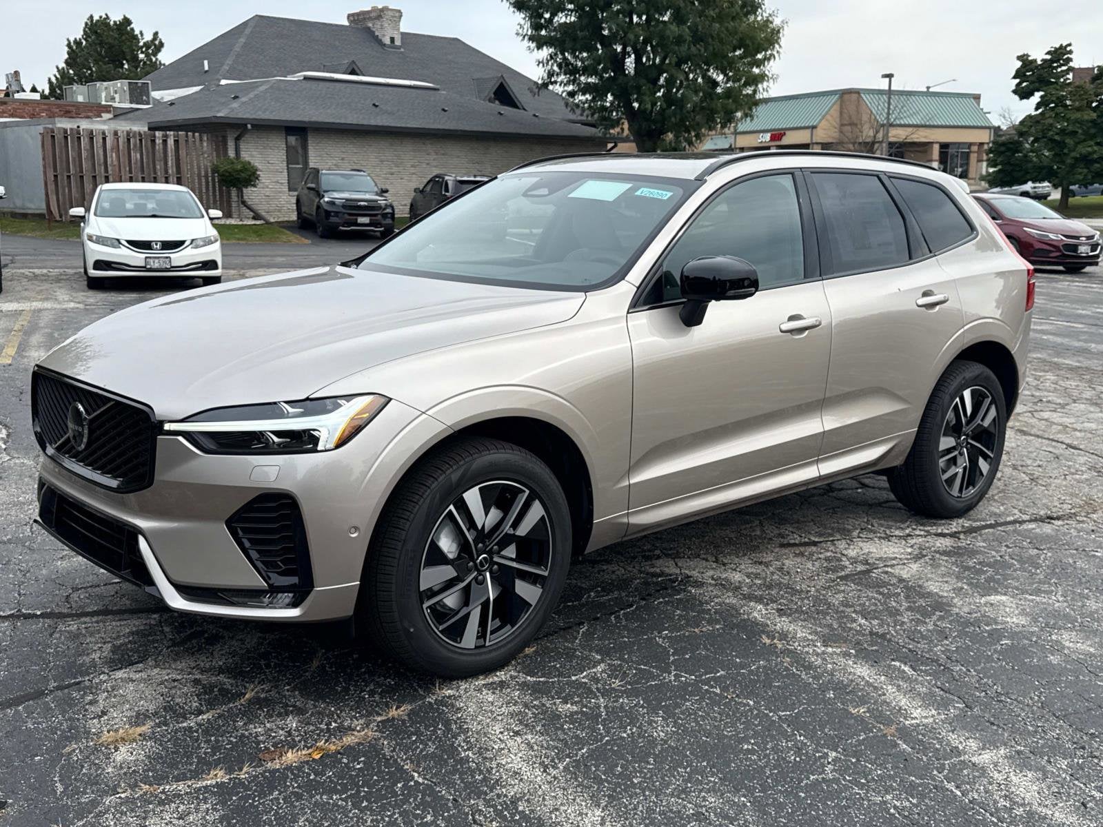 2026 Volvo XC60 Plus's photo