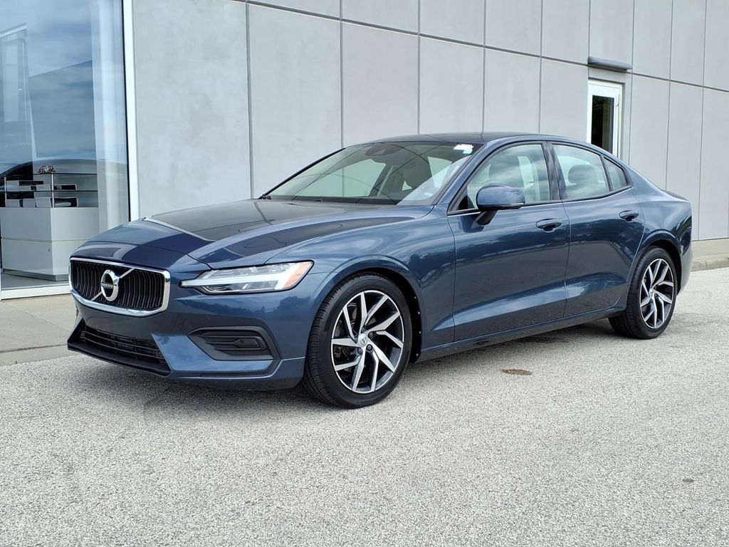 2020 Volvo S60 T5 Momentum's photo