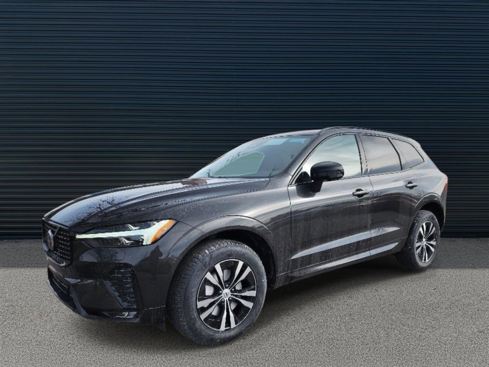 2025 Volvo XC60 Core's photo