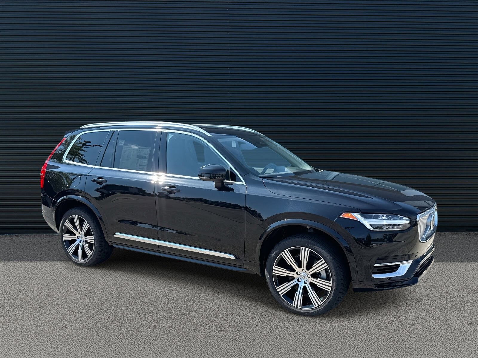2024 Volvo XC90 Recharge T8 Plus photo 3