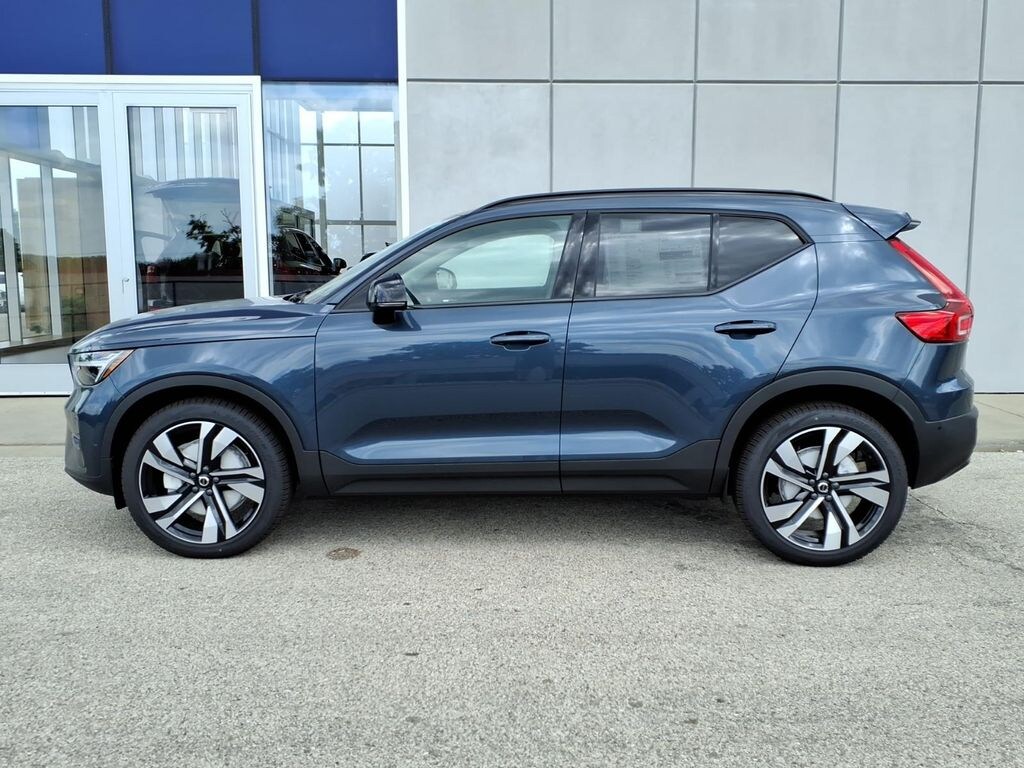 New 2026 Volvo XC40 B5 Ultra SUV
