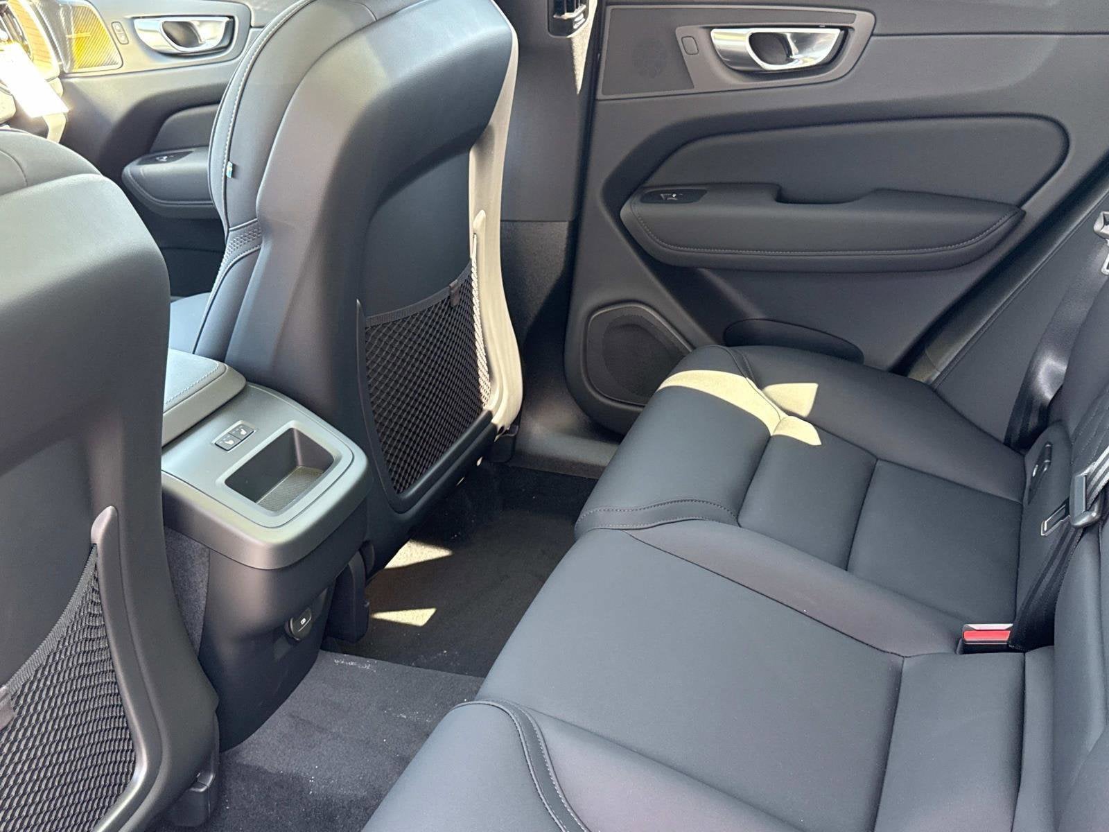 2026 Volvo XC60 Plus - Photo 14