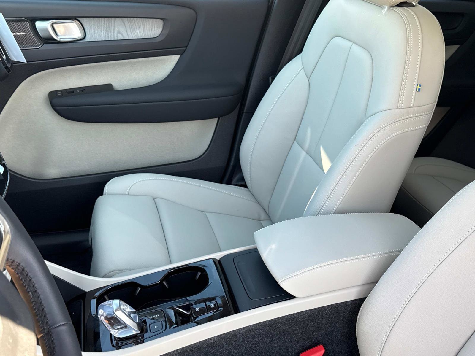 2026 Volvo XC40 Ultra - Photo 20