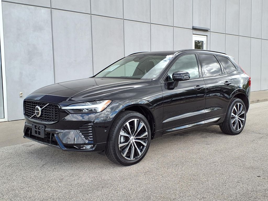 2023 Volvo XC60 B5 Plus Dark Theme AWD's photo